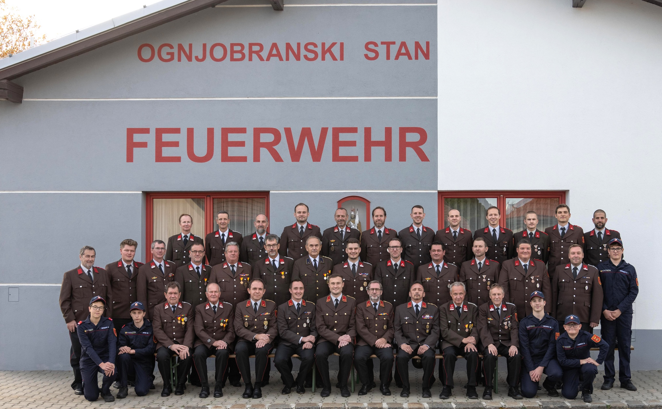 Mannschaftsfoto der Freiwilligen Feuerwehr Parndorf 2022